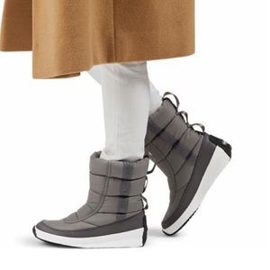 Sorel snow boots size 9